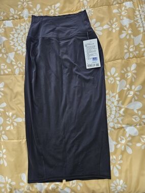 NWT lululemon athletica Black Midi Pencil Skirt Sz 4